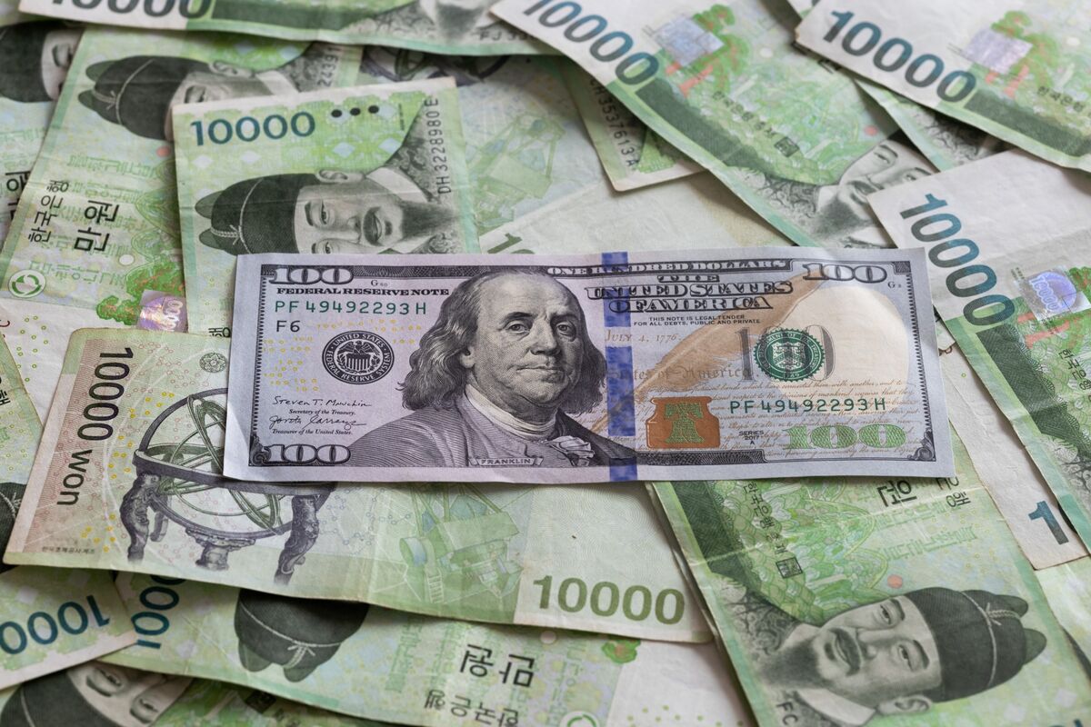 Dollar Falls as US-Korea Talks Fuel Bets Trump Favors Weaker Currency (USD)  - Bloomberg