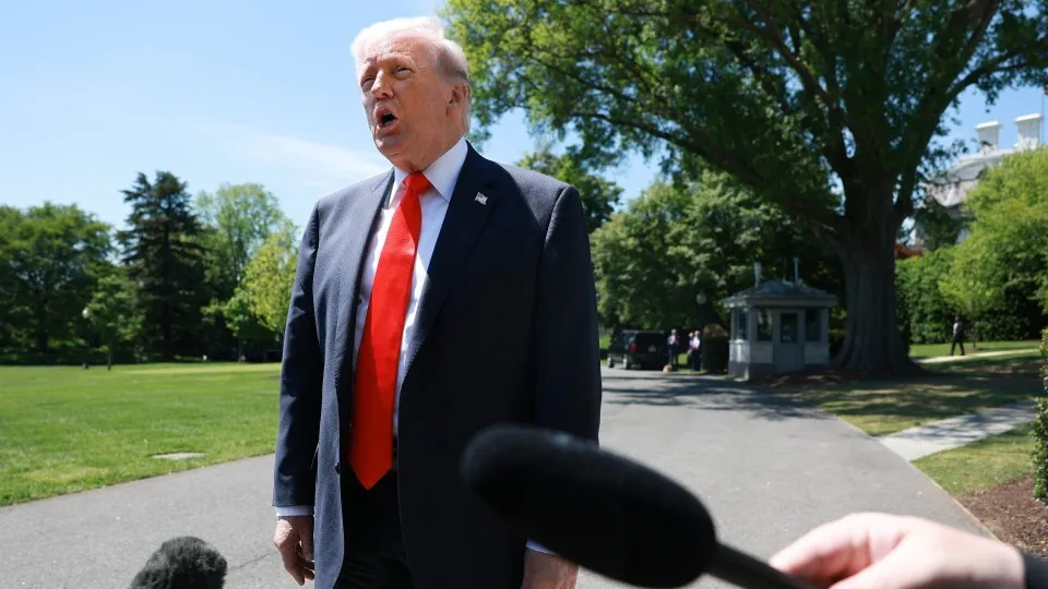 Watch Trump Says Iran Wants a Deal, But He’s ‘Not Satisfied’ - Bloomberg