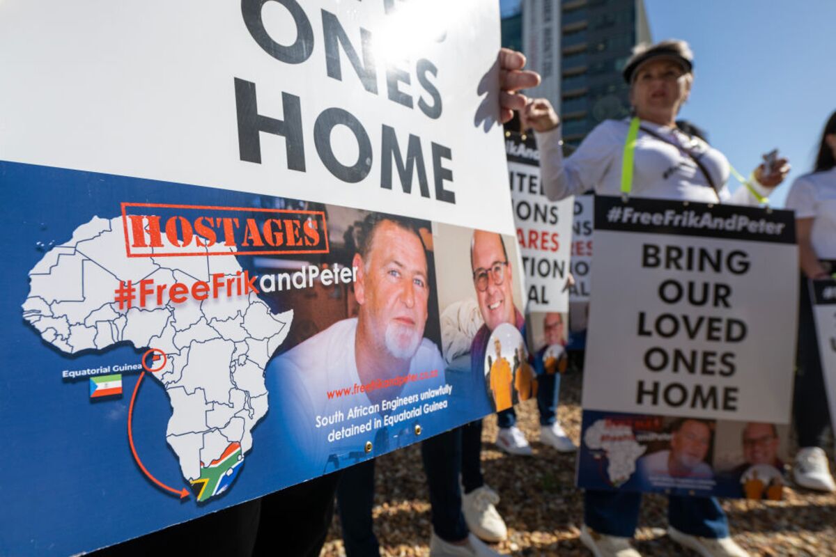 Oil Workers Detained in Equatorial Guinea Return to South Africa