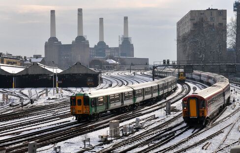 U.K. Faces 6 Inches of Snow, Travel Disruption, Forecasters Say