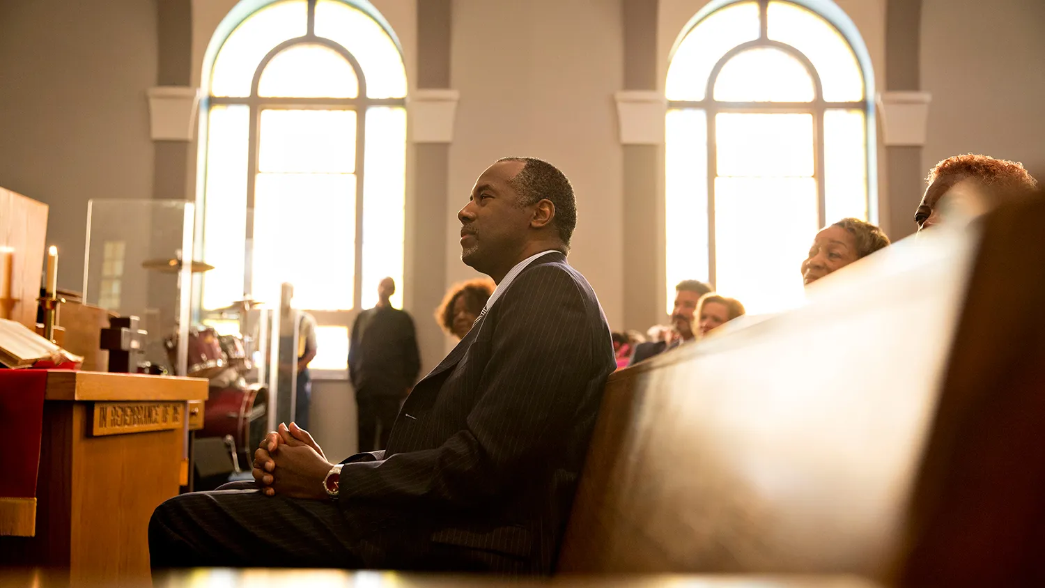 Ben Carson, 2016 Republican presidential candidate, listens as he attends a service at Maple Street Missionary Baptist Church in Des Moines, Iowa, U.S., on Sunday, Aug. 16, 2015.
