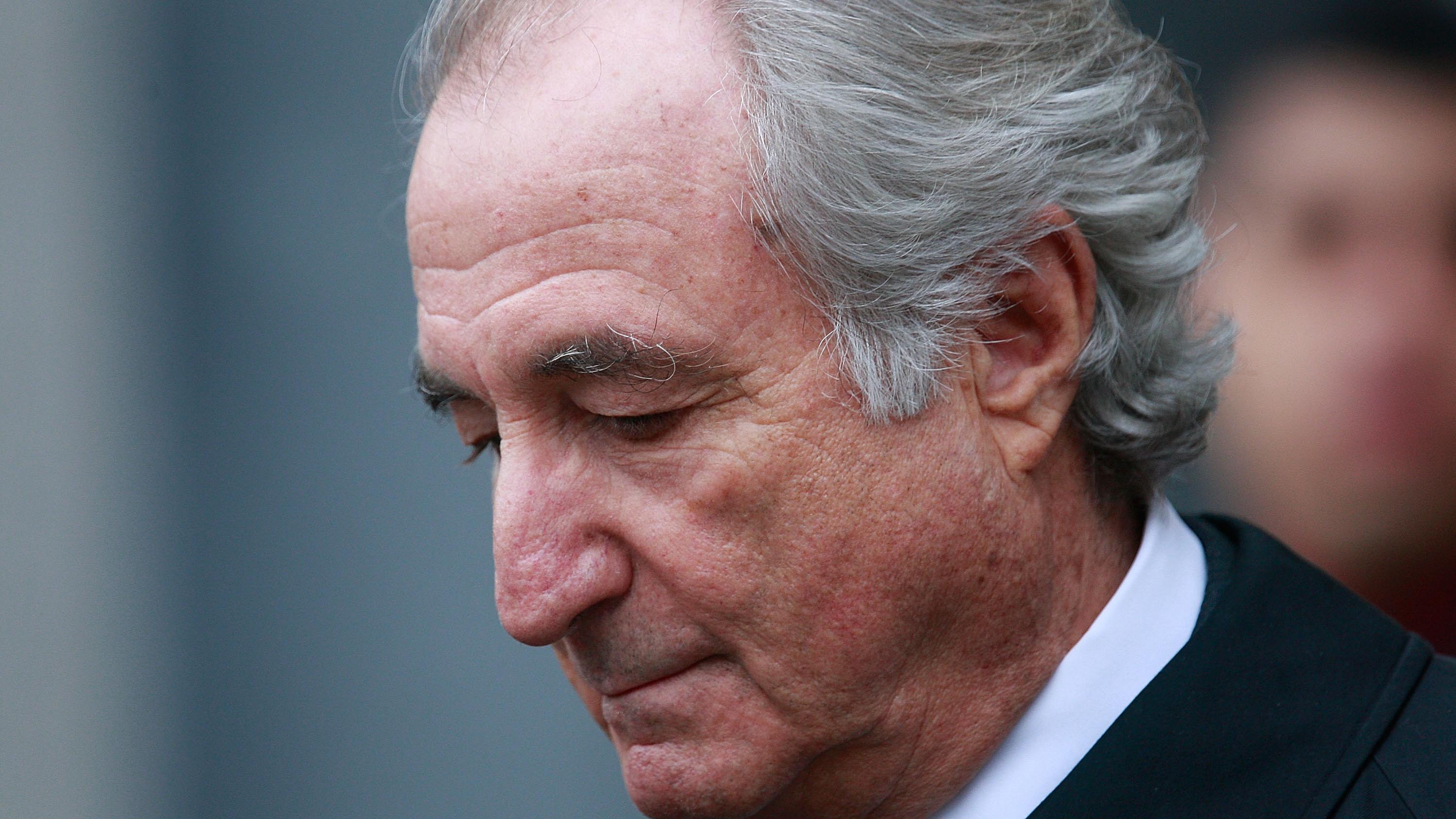 Ponzi　'Tragedy　Death:　Victims　of　Scheme　On'　Madoff　for　Goes　Bloomberg