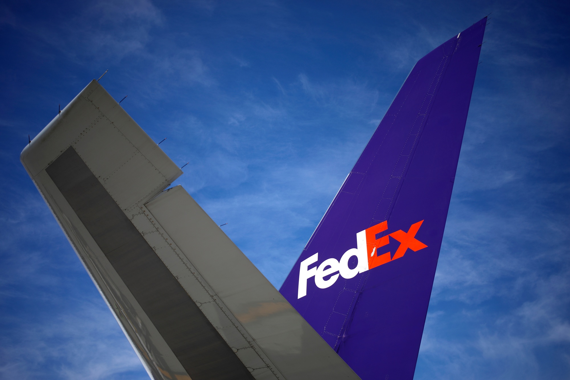 FedEx Jumps After Boosting Forecast as Cost Cuts Take Hold - BNN Bloomberg