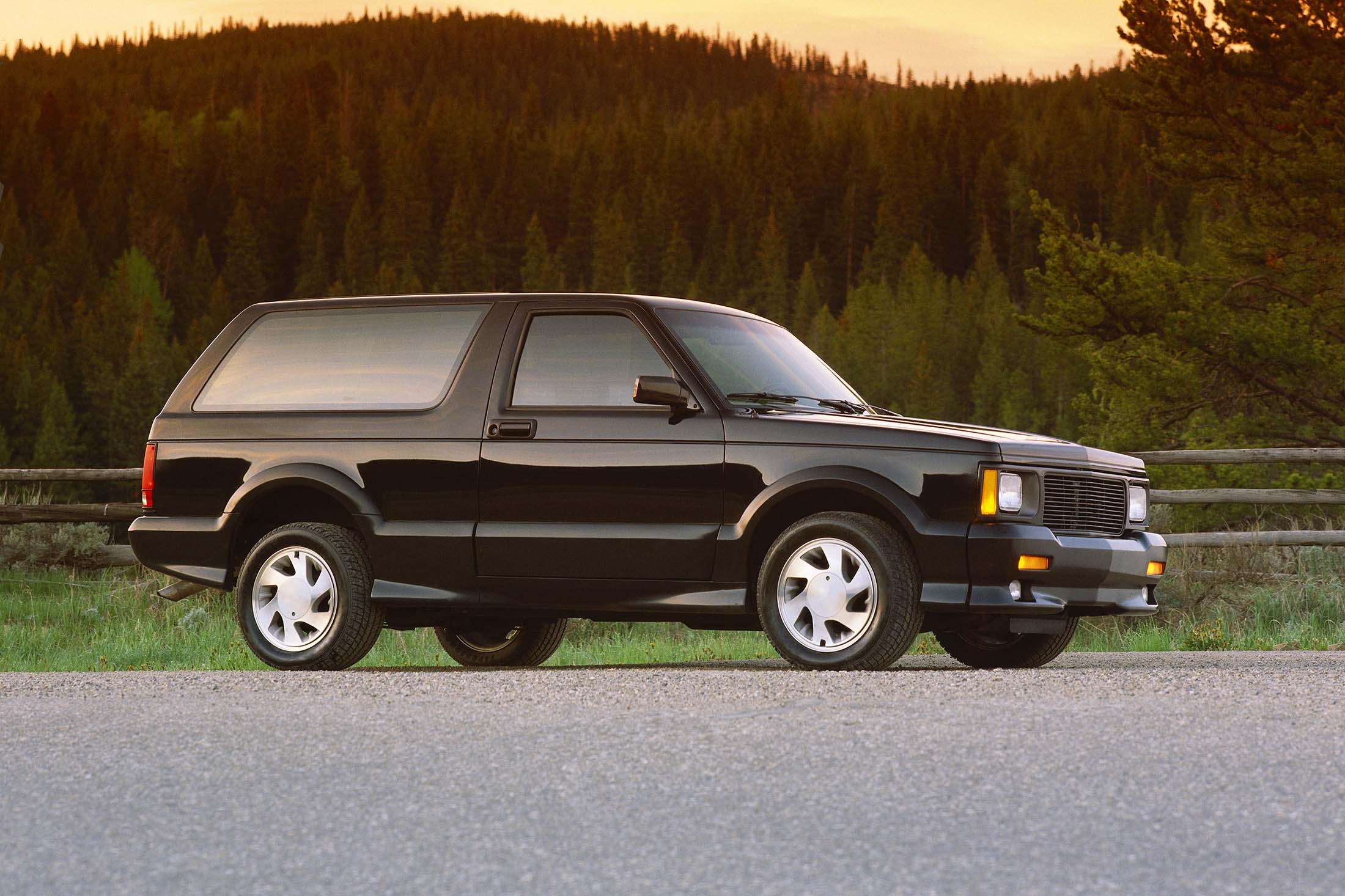 2 2 раз машина. 1992 GMC Typhoon. Автомобиль GMC Typhoon. GMC Jimmy Typhoon. GMC Jimmy 1992.