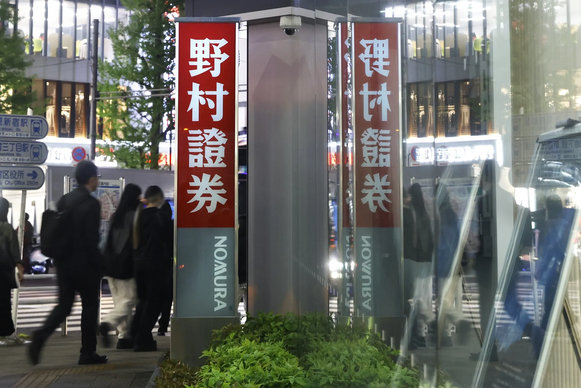 野村HDの4―6月純利益は5割増、ホールセールけん引し予想上回る