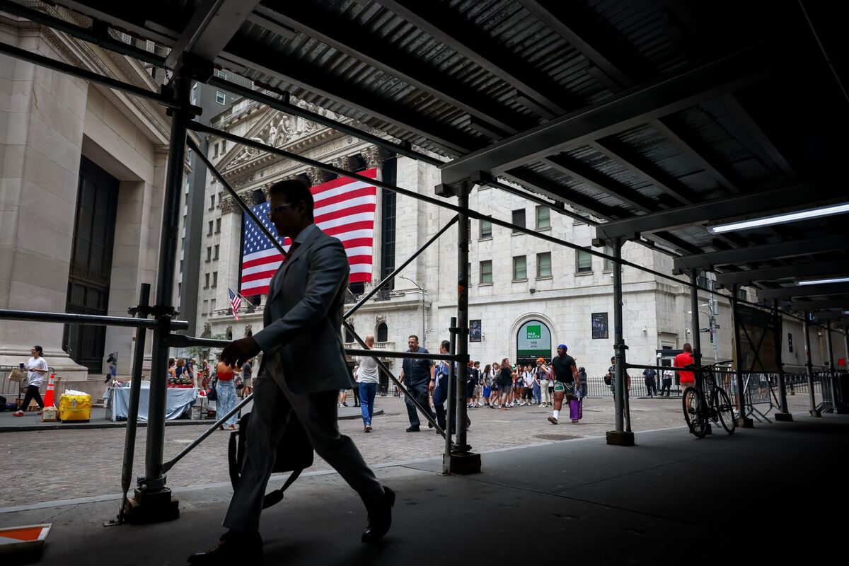 Bond Sellers Speed Up Deals to Dodge Market Swings Spurred by Trump