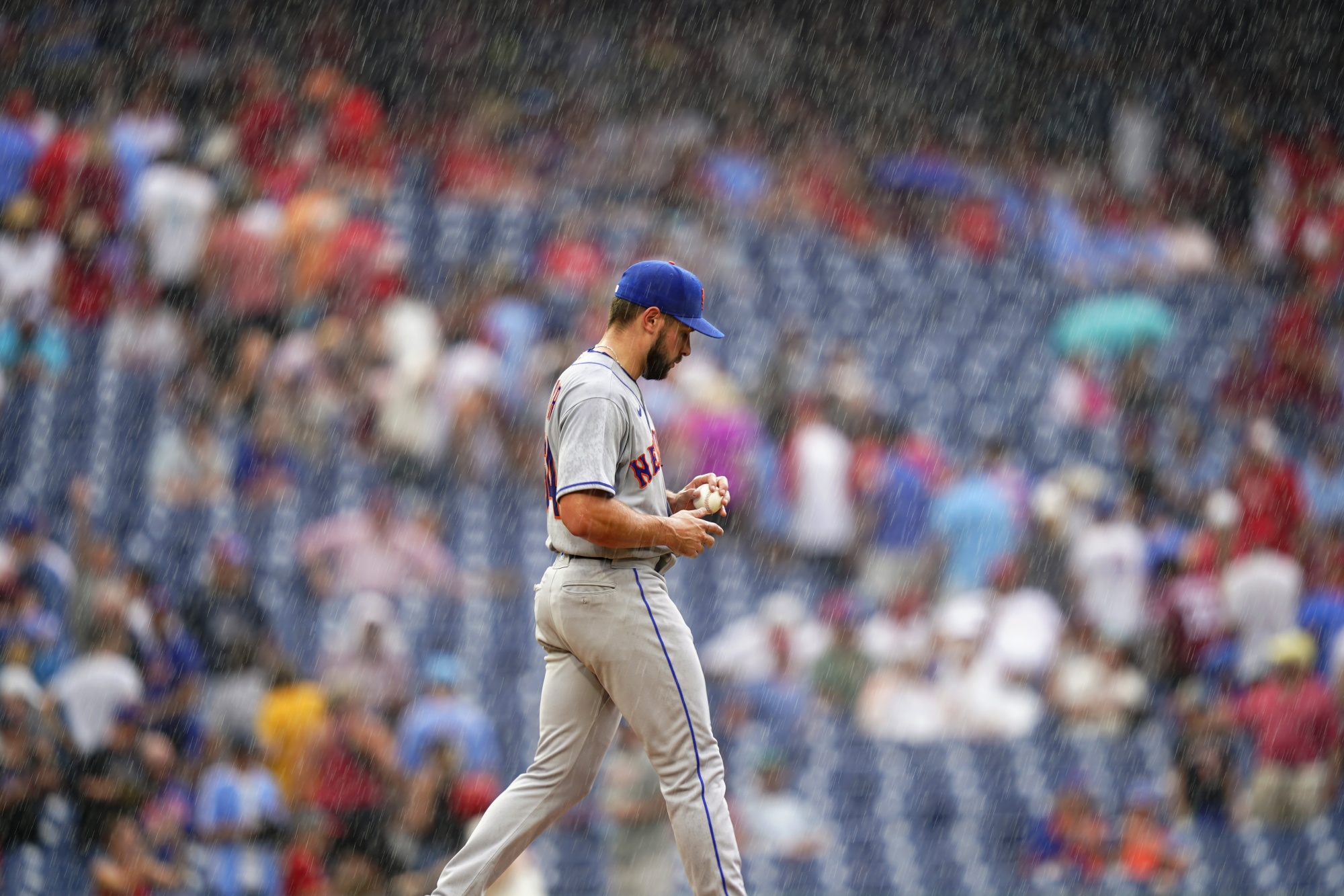 Fans Stunned By Image Of Dodger Stadium During Storm - The Spun