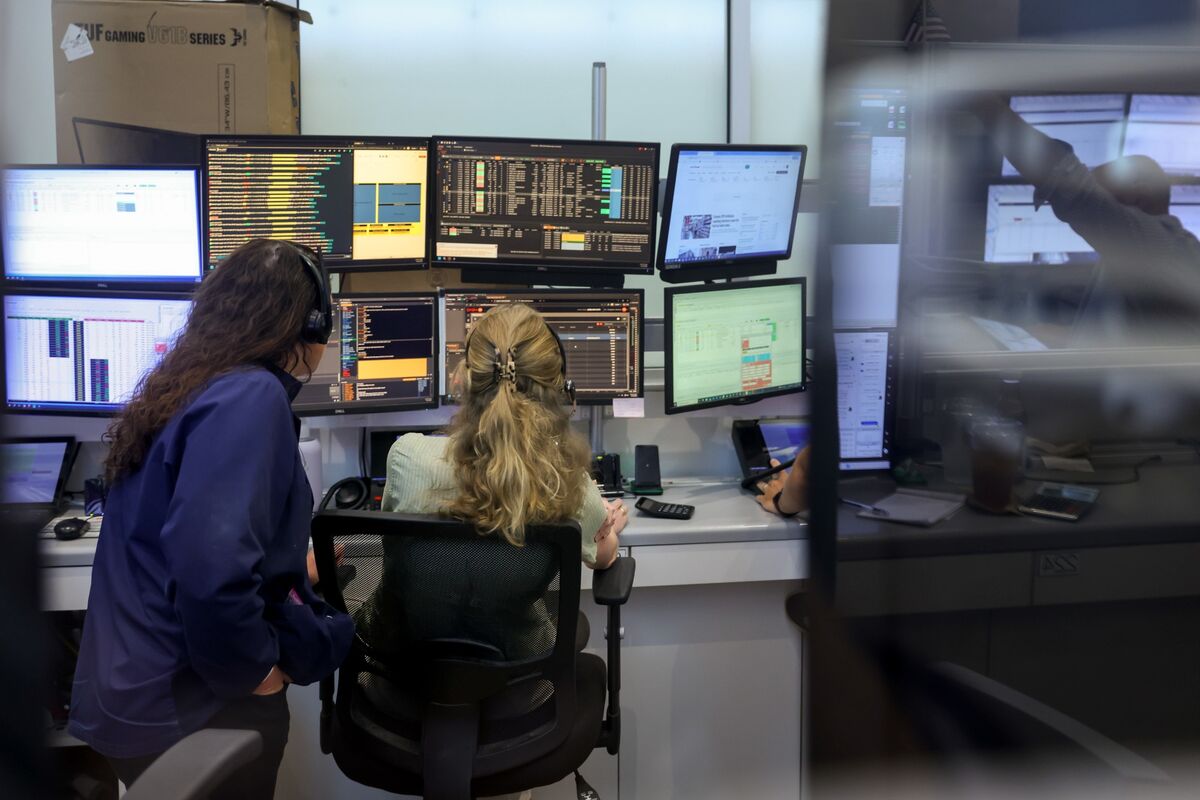 Stock-Market Calm Masks Fast Shifting Investor Sentiment