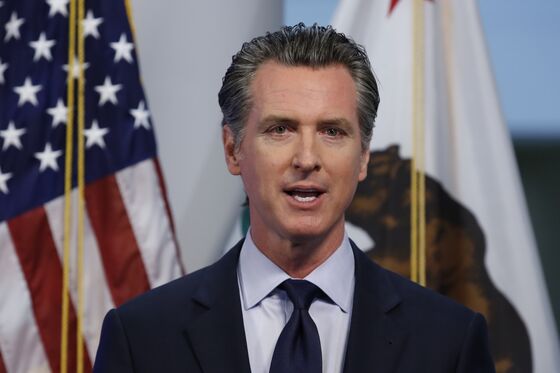 Palihapitiya Angles for Newsom’s Job as Tech Group Backs Recall