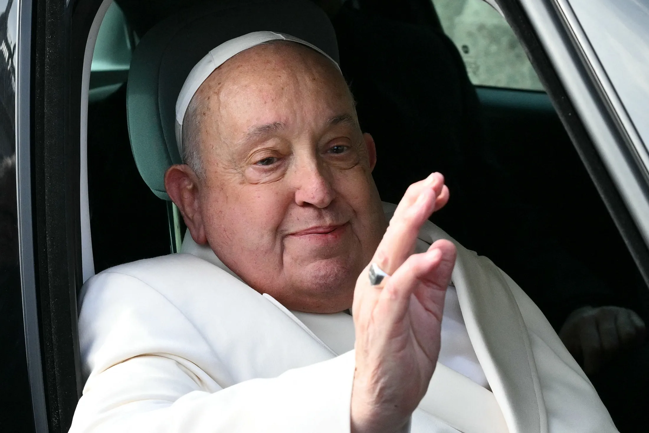 Pope Francis in Stable Condition Two Days After Breathing Crisis - Bloomberg