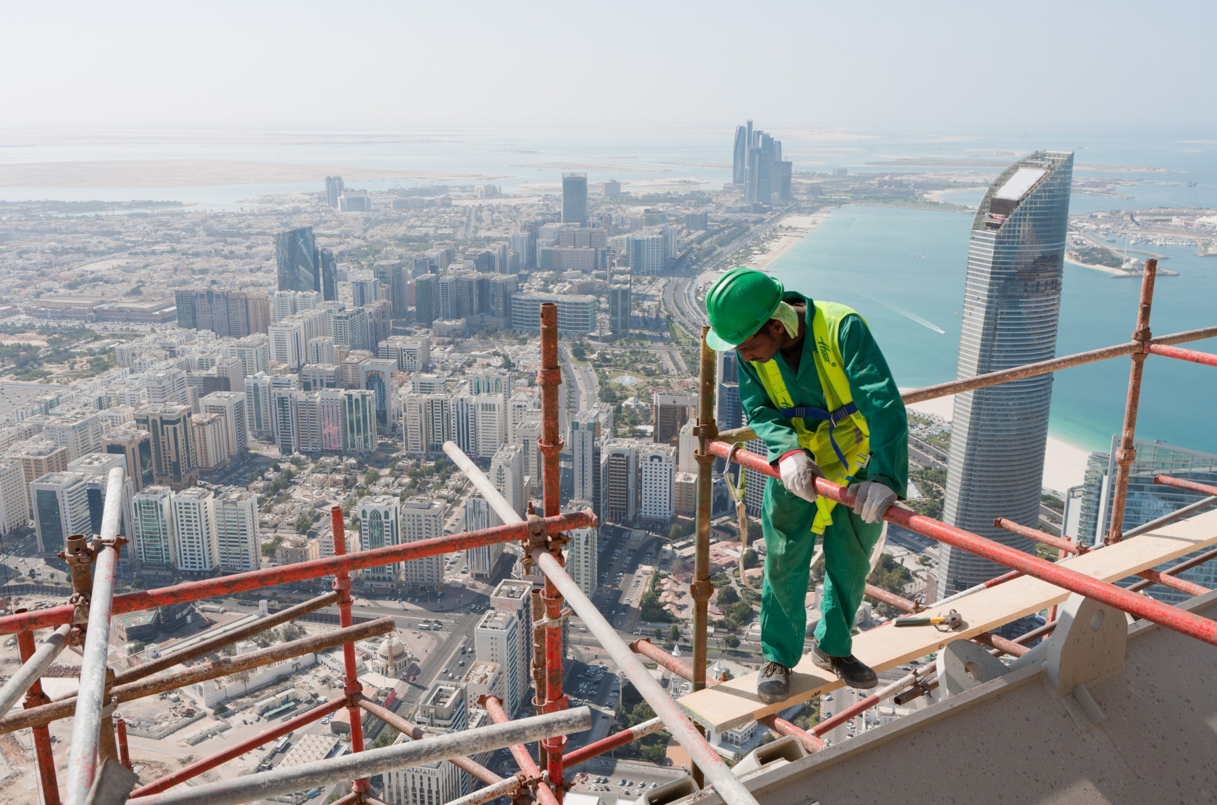 Dubai Builders Worse Off Than Abu Dhabi Peers, Moodys Says - Bloomberg