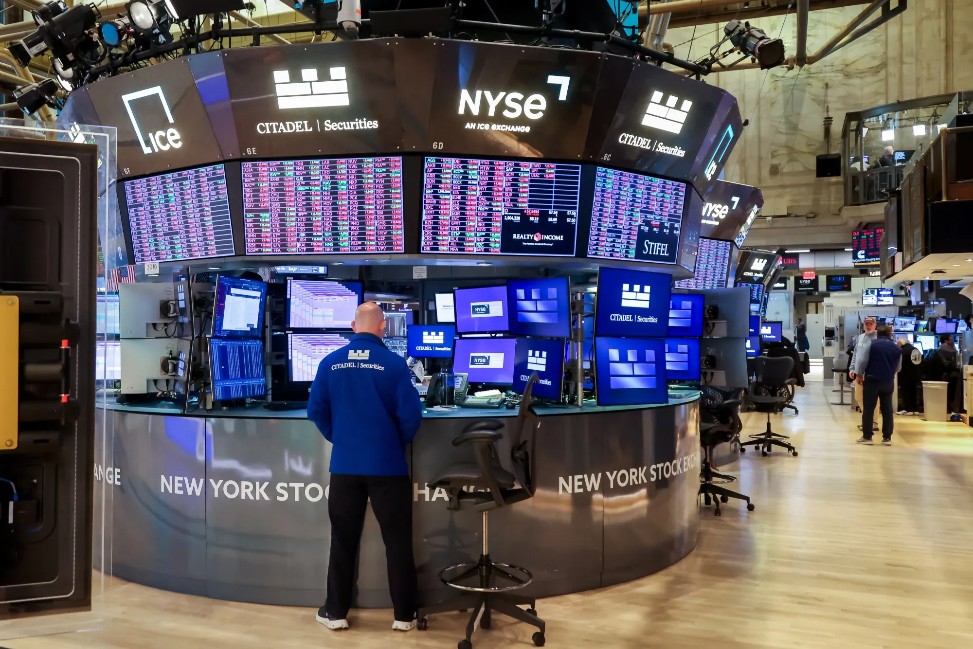 Traders work on the floor of the New York Stock Exchange (NYSE) in New York on&nbsp;April 21.