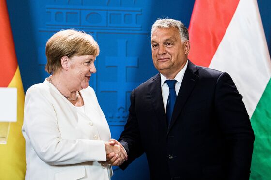 Merkel Looks to Bridge Refugee Gap With Orban Despite Dispute