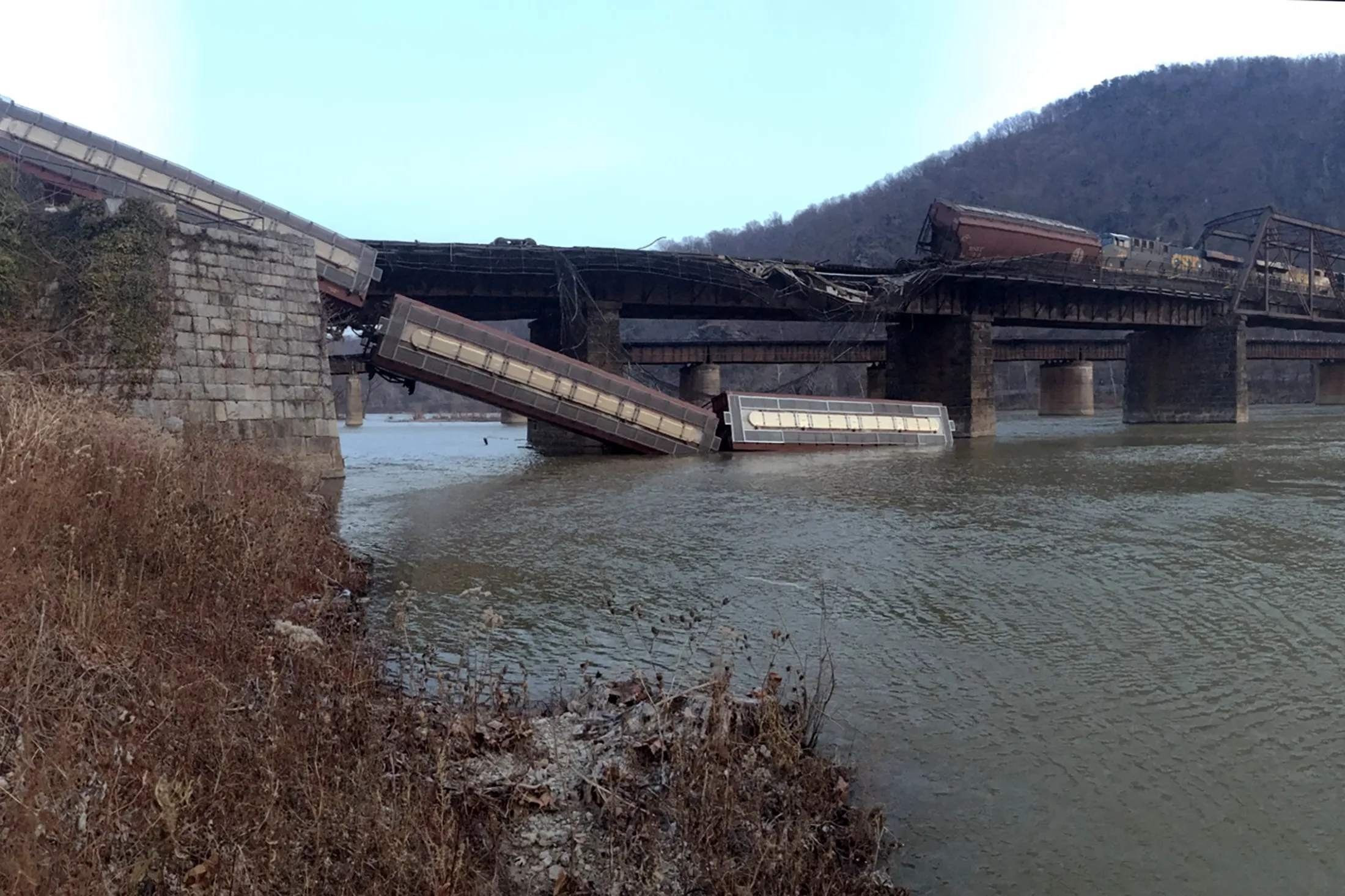 Train Derailment Severs Iconic Appalachian Trail - Bloomberg