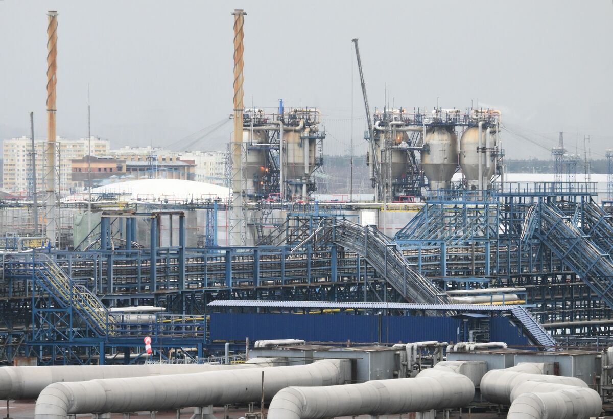 Moscow Refinery Hit as Russia Reports Largest 2026 Drone Attack - Bloomberg