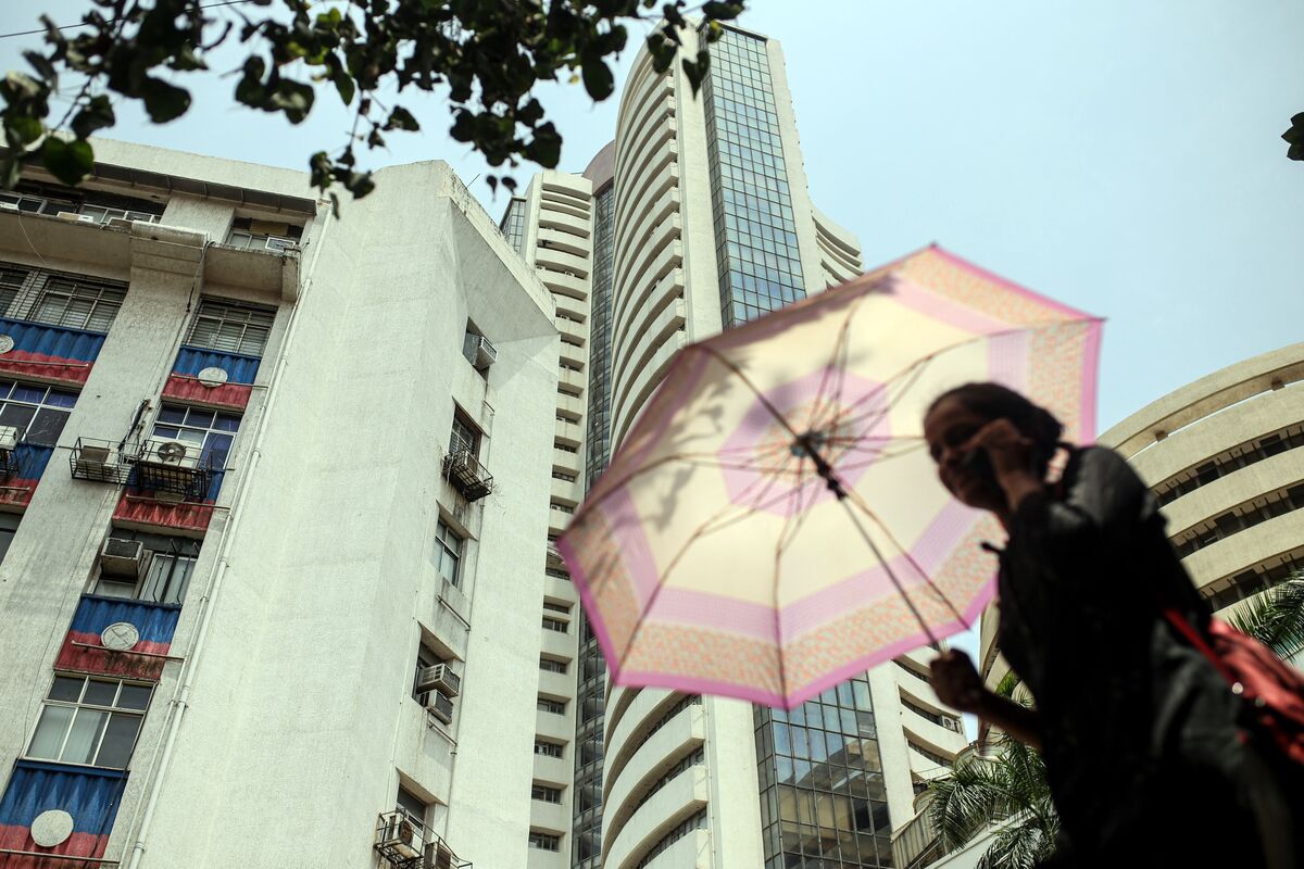 
                            JPMorgan Private Bank Favors Indian Stocks Over China on Value