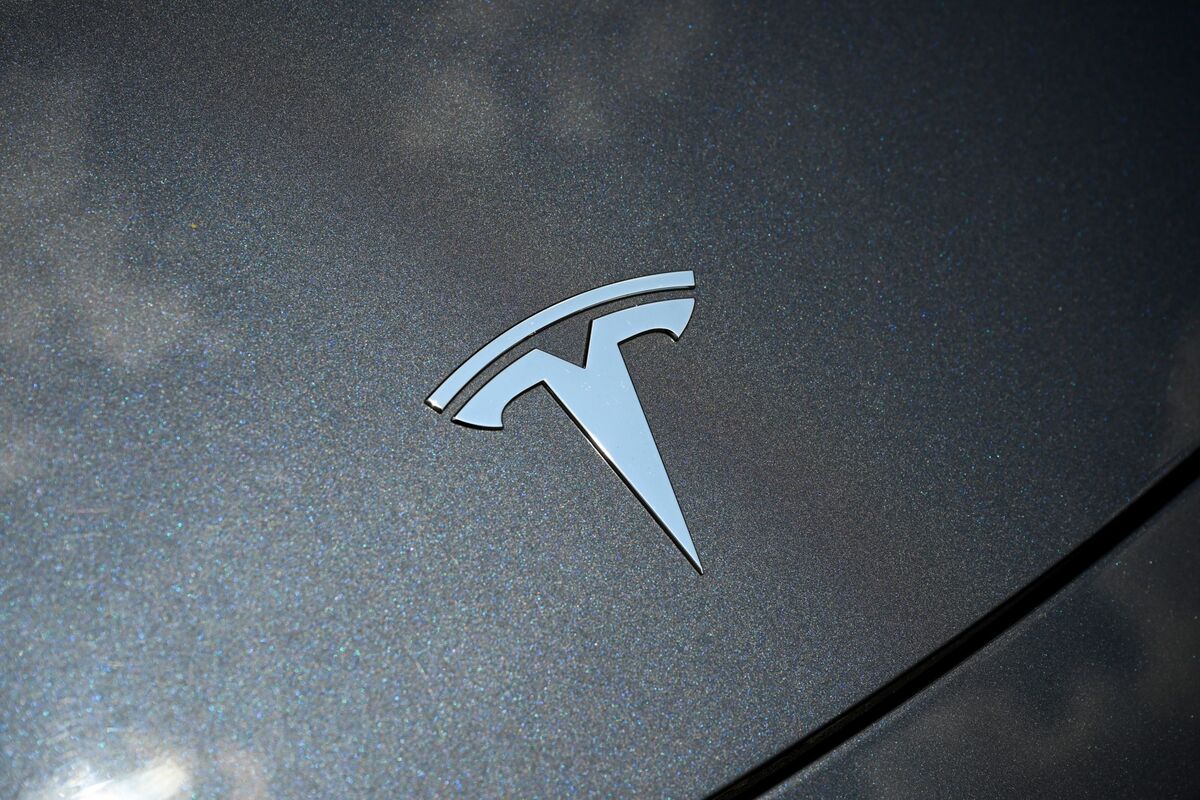 Tesla Ends Dojo, Signs $16.5B Samsung AI Chip Deal