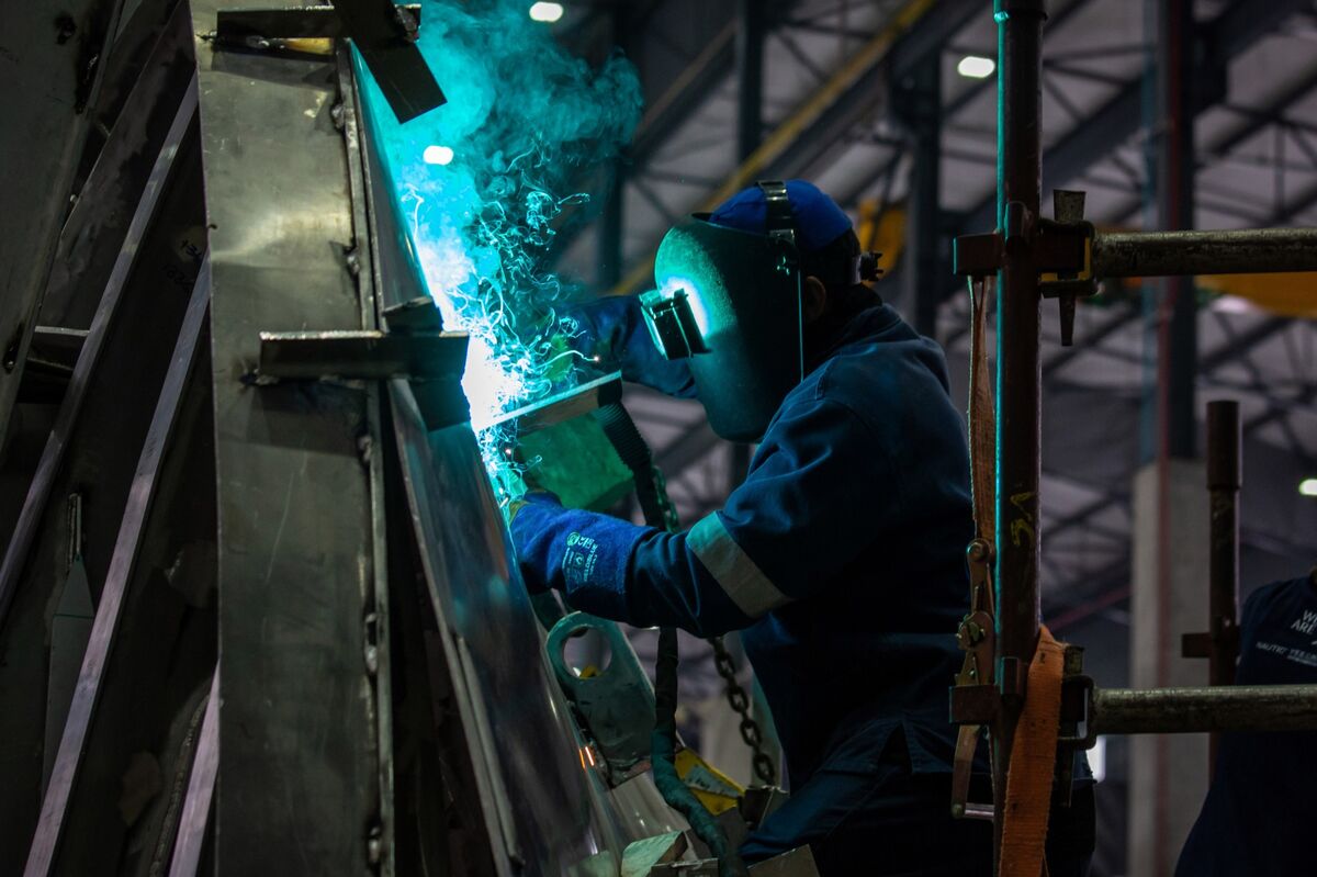 South Africa’s Jobless Rate Falls to Lowest Level Since 2020