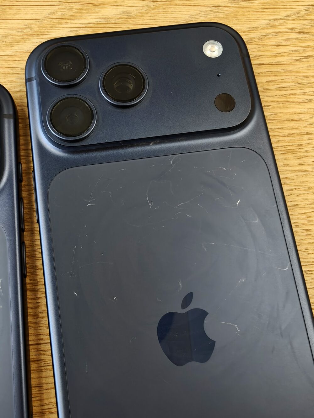 iPhone 本体 傷あり iPhone 17 ProとiPhone Air、一部カラーが傷つきやすいとの報告
