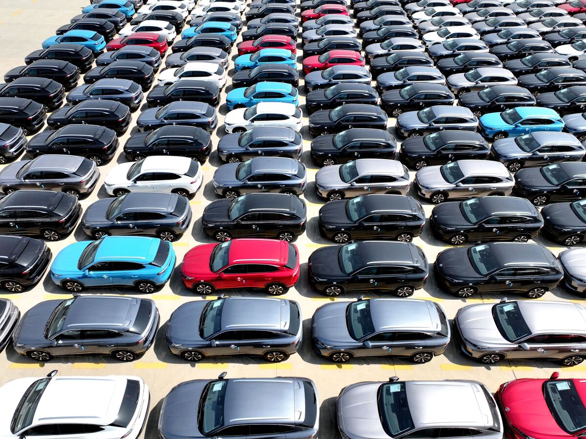 🟪"Cina sospende sussidi per veicoli elettrici: l'attenzione si sposta sulle auto usate"