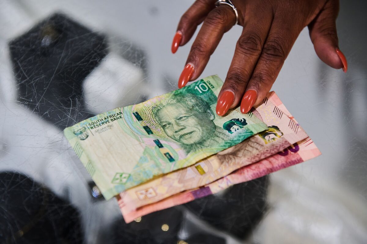 South African Rand Gains Below 16 Per Dollar, Erasing War Losses