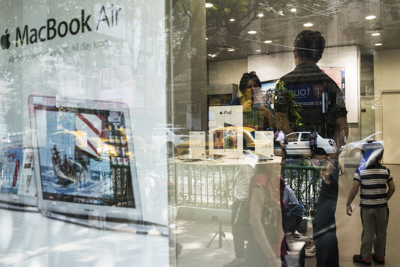 Apple Loses Key Executives as Strategy in India Falters Bloomberg