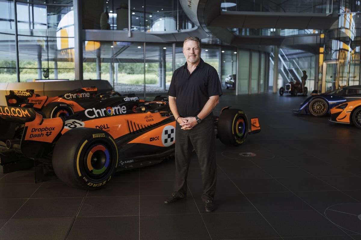 🟪"Zak Brown: Dalla Crisi al Rischio di Compiacimento nel Team di Corse Britannico"