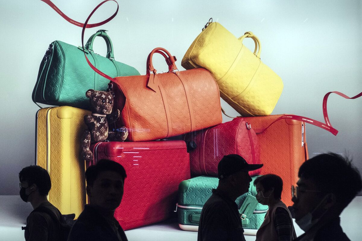 LVMH, Once Europe’s Biggest Stock, Exits Top 10 as Luxury Slumps