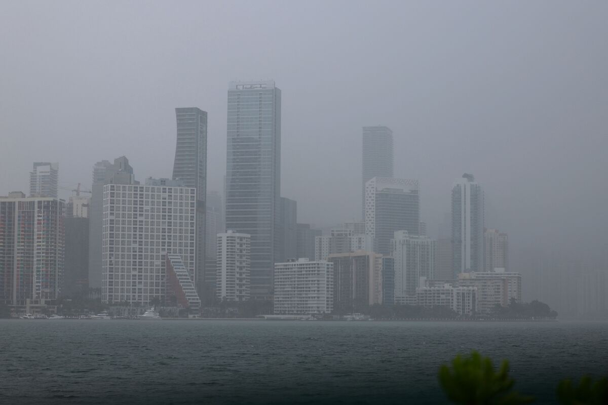 Miami Faces Flood Threat With Heavy Rain Poised to Lash Florida - Bloomberg