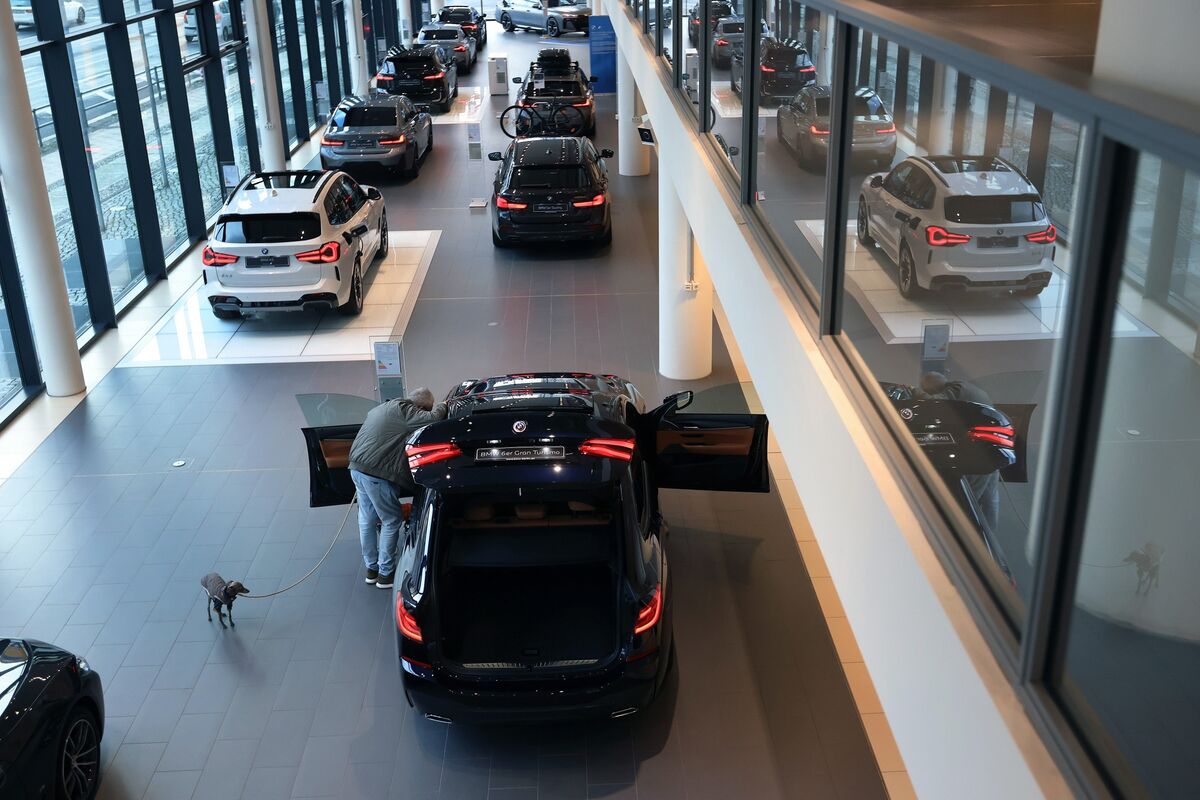 Europe Car Sales Up in April as Output Gains on Better Supply