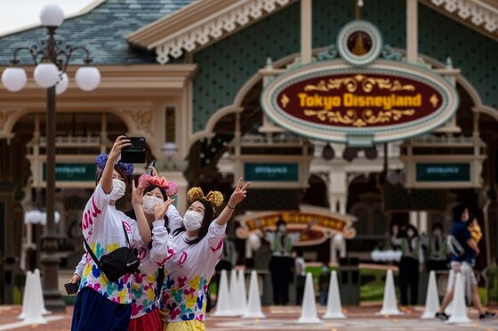 Investors Bet Tokyo Disneyland’s Rebound Will Pick Up Pace