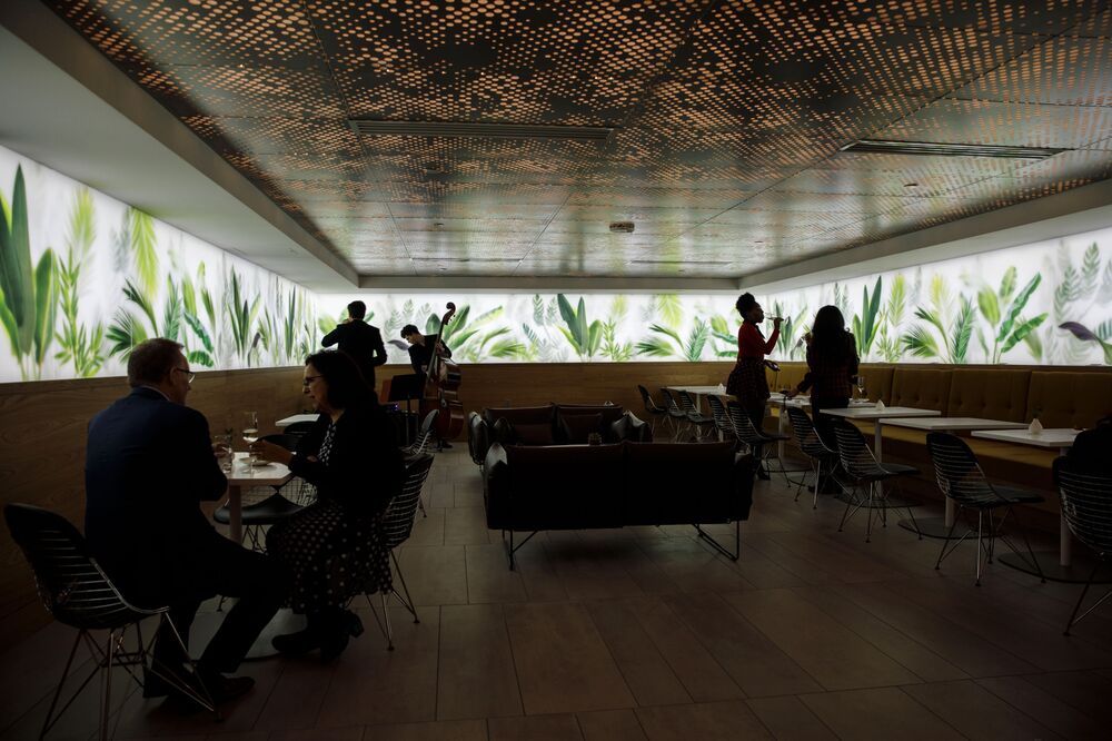 New Lax Centurion Lounge Is Amex Platinum Strategy Against Chase Bloomberg