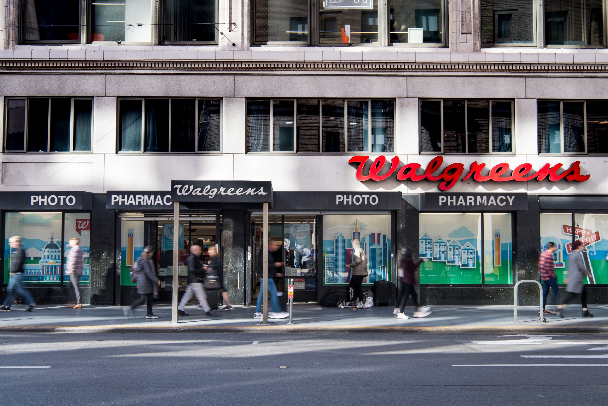 Walgreens Warns Of Virus Disruptions Amid Vaccine Rollout - Bloomberg