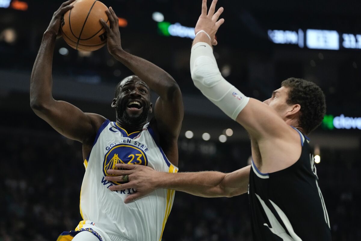 Unpressured by Grizzlies defense, Draymond Green commits vacuous  eight-second violation - NBC Sports