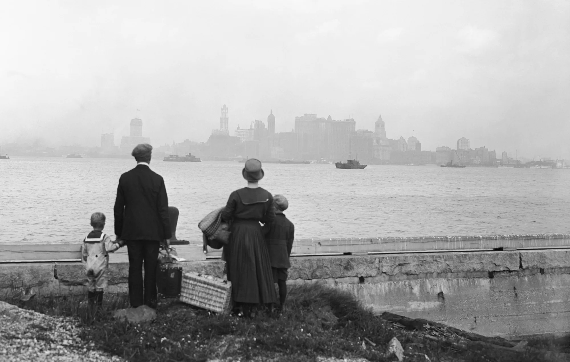 A migrant family&nbsp;dockside at Ellis Island, New York, in the mid 1920’s.