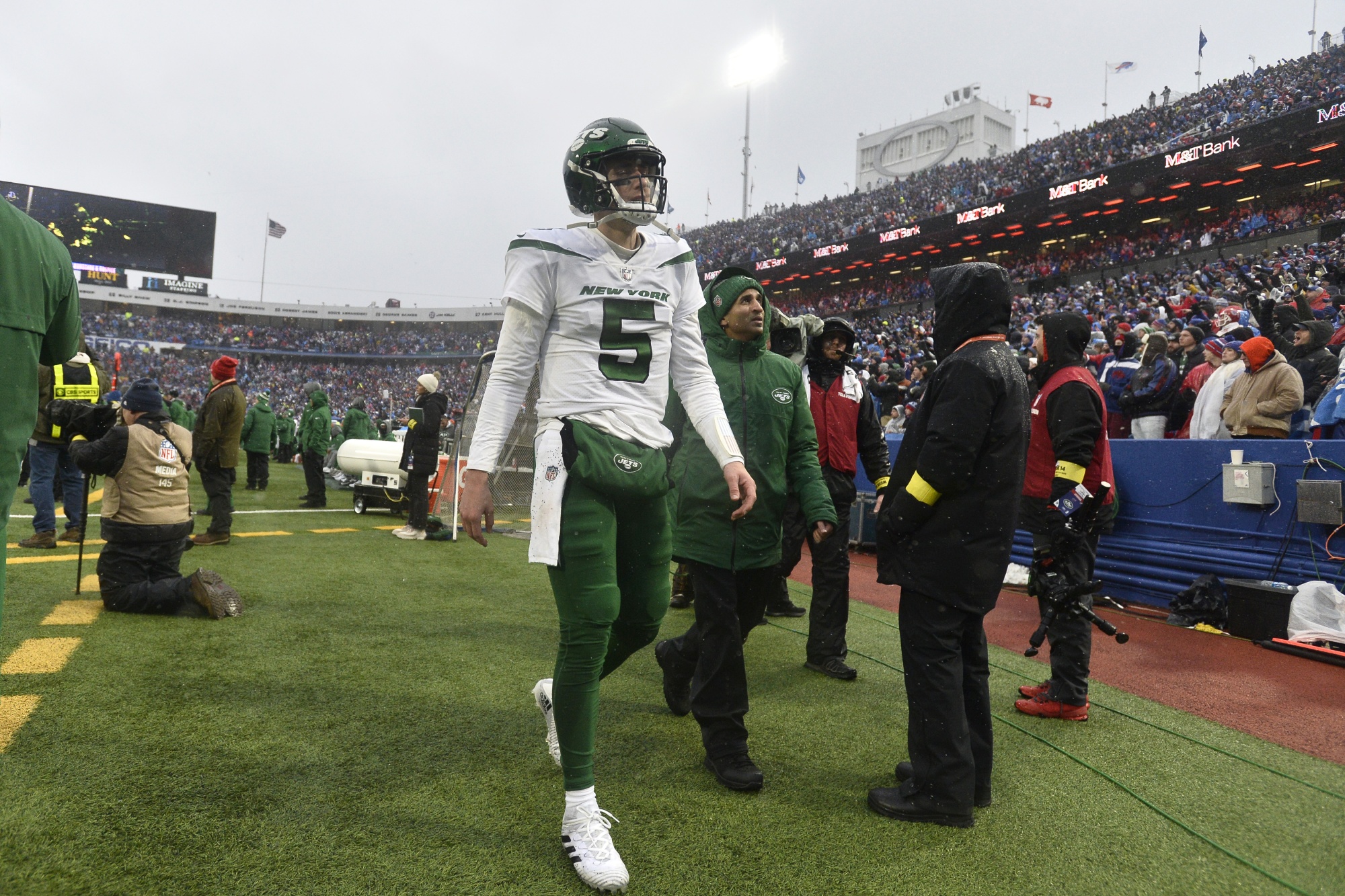 Wilson to Start At QB for Jets; White Not Cleared By Doctors - Bloomberg