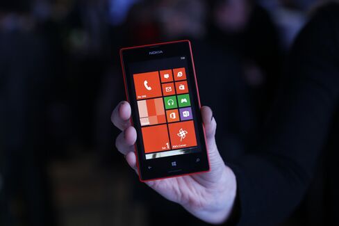 Nokia Sales Hit 13-Year Low as Phone Demand Misses Estimates