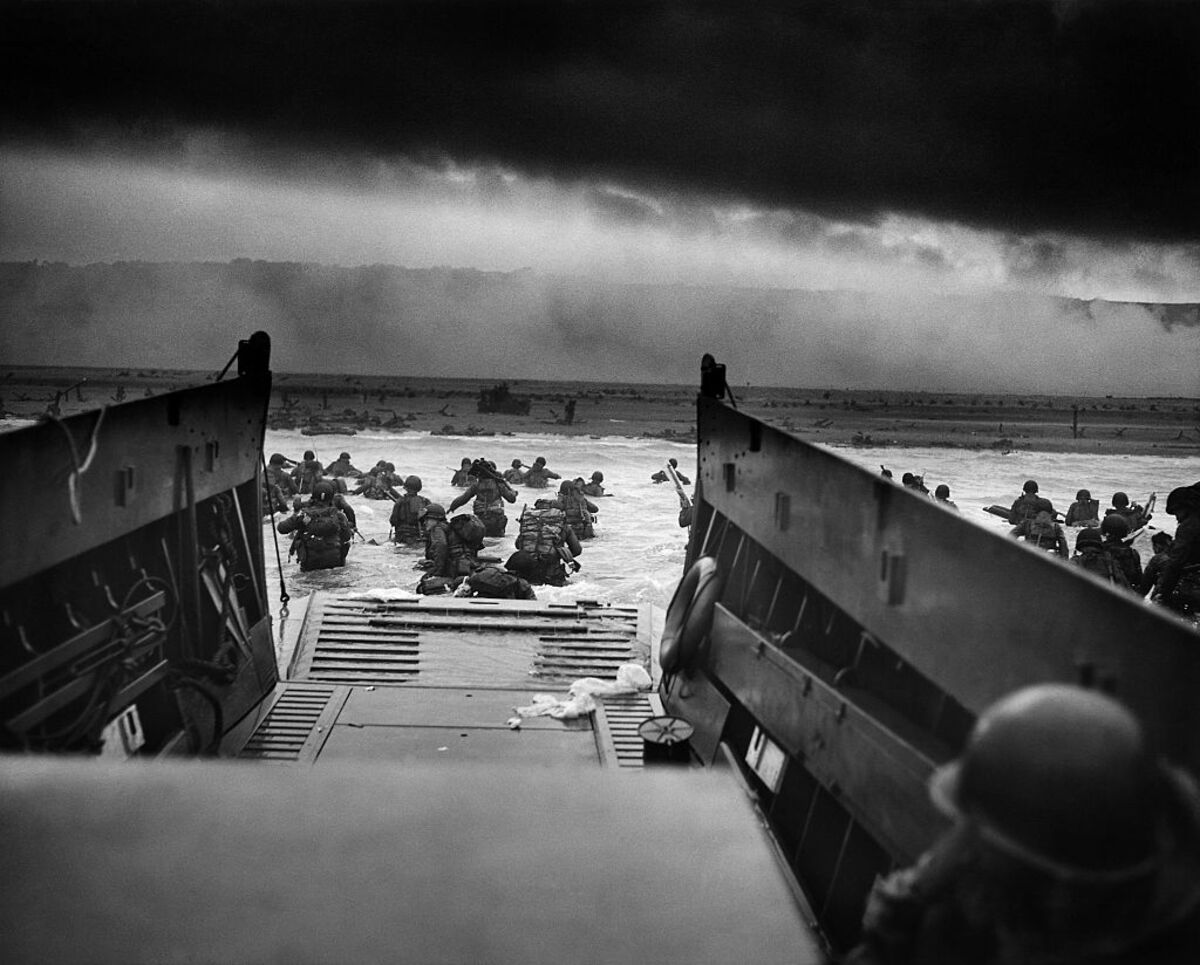 What D-Day Tells Us About How Tech Goes from Niche to Mass