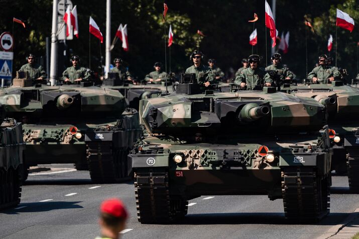 Polish Leopard 2 battle tanks during the Polish Army Parade in Warsaw in 2025.