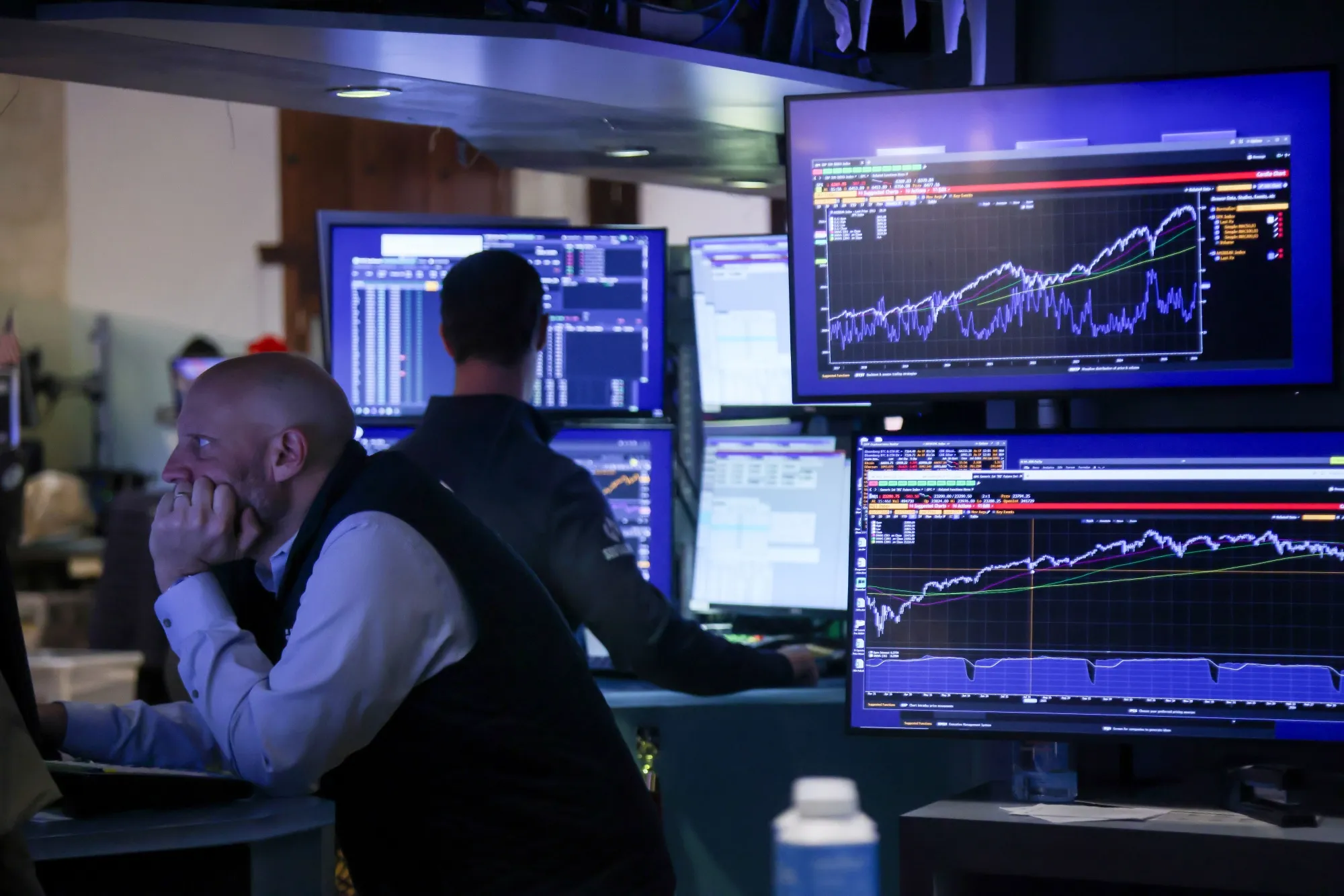 Operadores trabalham no pregão da Bolsa de Valores de Nova York (NYSE) em Nova York, EUA.