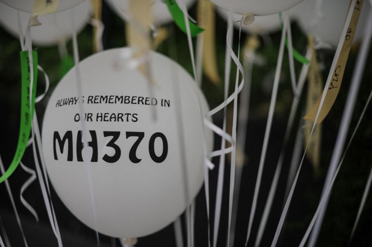 bloomberg.com - Joy Lee - Malaysia Airlines MH370 Search Yields No Results, Agency Says