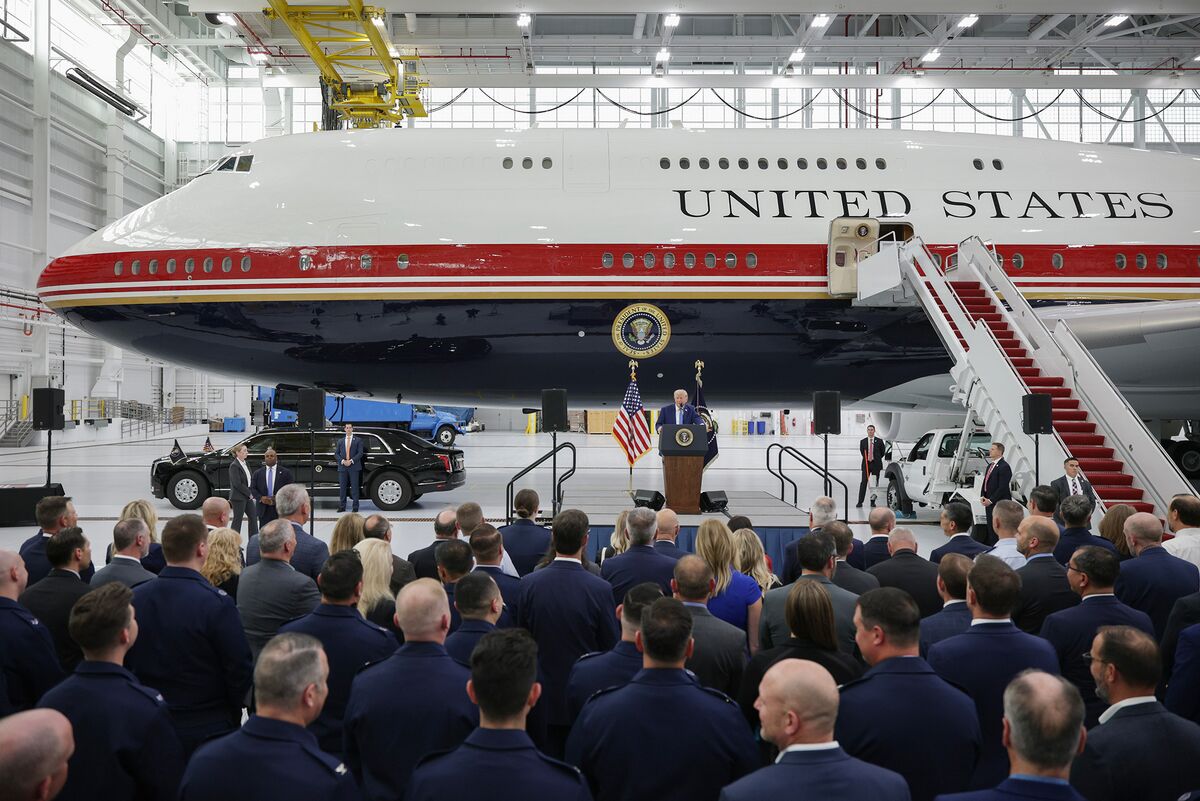 Boeing Made Progress on Air Force One Modifications, GAO Says