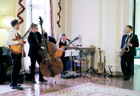 At "A Taste of the South," guests were entertained by a 10-year-old prodigy, Lucy Gowen, playing blues on an electric guitar.