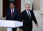 &nbsp;Russia's President Vladimir Putin, right,&nbsp;and Japan's Prime Minister Shinzo Abe&nbsp; are seen ahead of a news conference&nbsp;in Moscow on April 27, 2017.&nbsp;