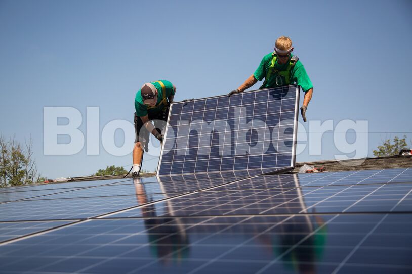 Residential Solar Panel Installation Ahead Of SolarCity Corp. Earnings Figures