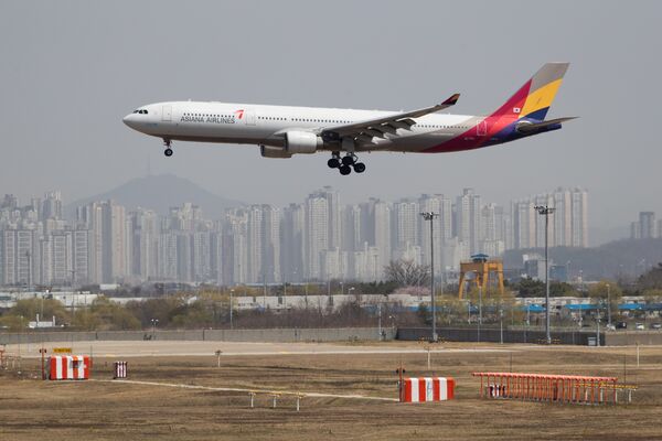 Asiana Air Gains Most on Record as Kumho Plans to Sell Shares