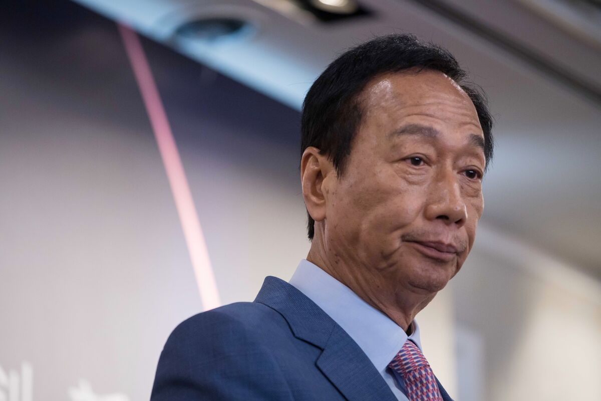 Foxconn Billionaire Clears Path For Taiwan Presidential Run - Bloomberg