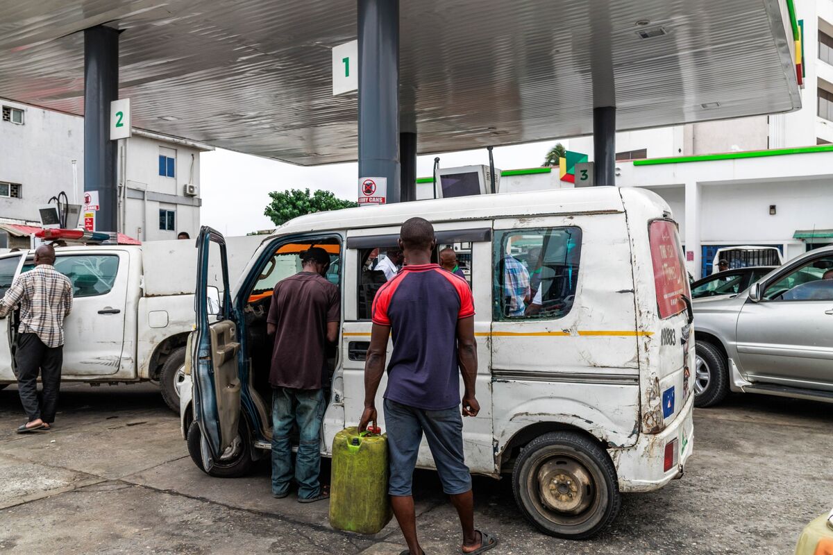 bloomberg.com - Ray Ndlovu - Oil's Price Surge Spurs Nigeria's Flip From Discount to Darling