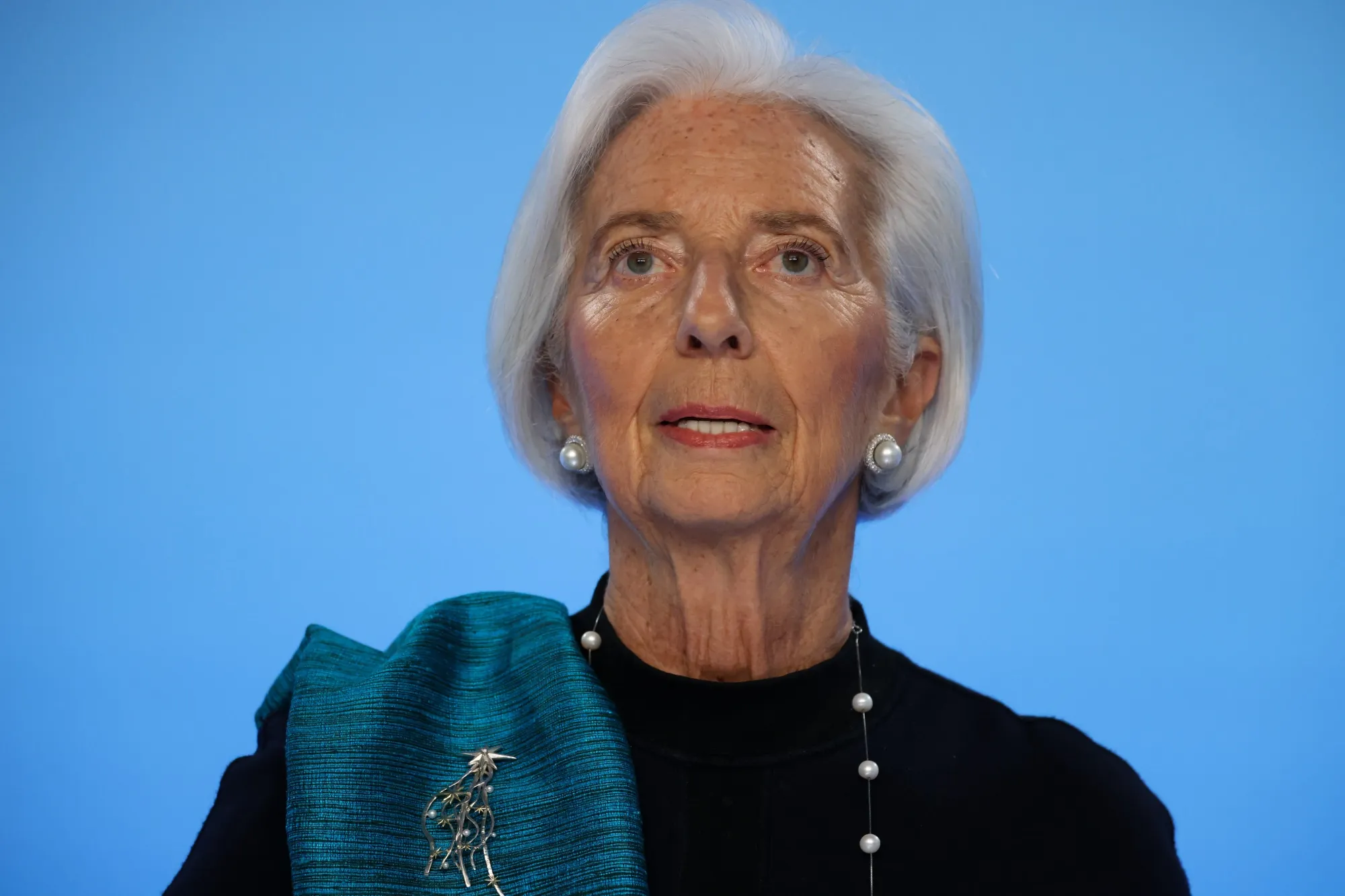 ECB, Riksbank Hold Rates Steady as BOE Reduces Borrowing Costs - Bloomberg