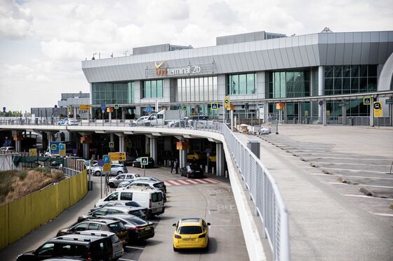 Orban Allies Seek to Grab Control Over Budapest Airport